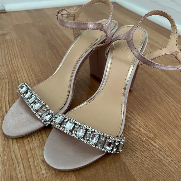 Jewel Badgley Mischka Size 9 - Picture 1 of 2